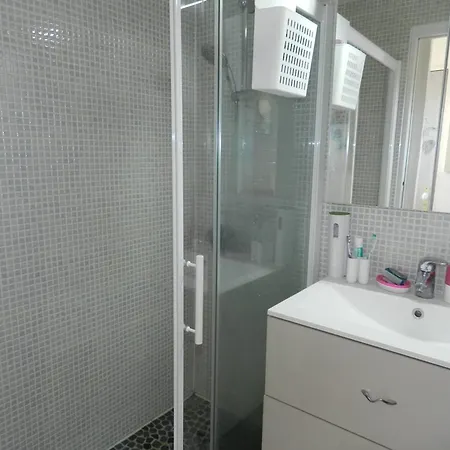 Apartment Le Lavandou, 3 Pieces, 4 Personnes - Fr-1-251-622 *
