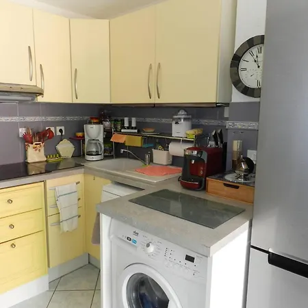 Le Lavandou, 3 Pieces, 4 Personnes - Fr-1-251-622 Apartment Le Lavandou
