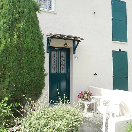 Apartment Le Lavandou, 3 Pieces, 4 Personnes - Fr-1-251-622 Le Lavandou