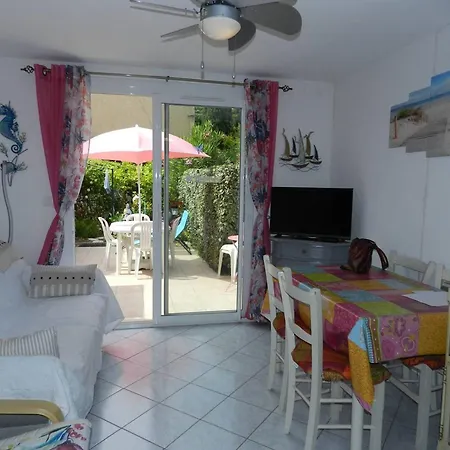 Apartment Le Lavandou, 3 Pieces, 4 Personnes - Fr-1-251-622